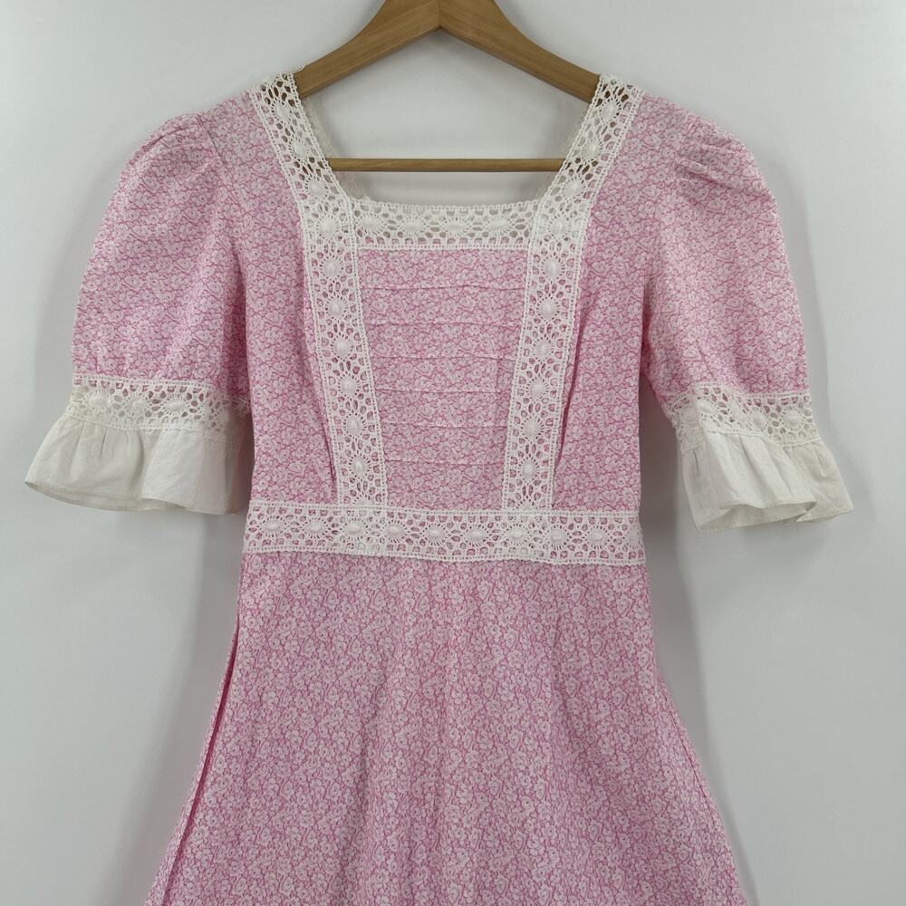 Vintage 70s Prairie Maxi Dress Womens Size XS Pink Cottagecore Cotton Crochet
